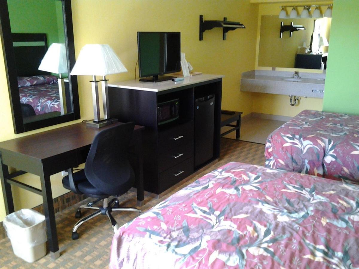 Elkton Lodge Room photo