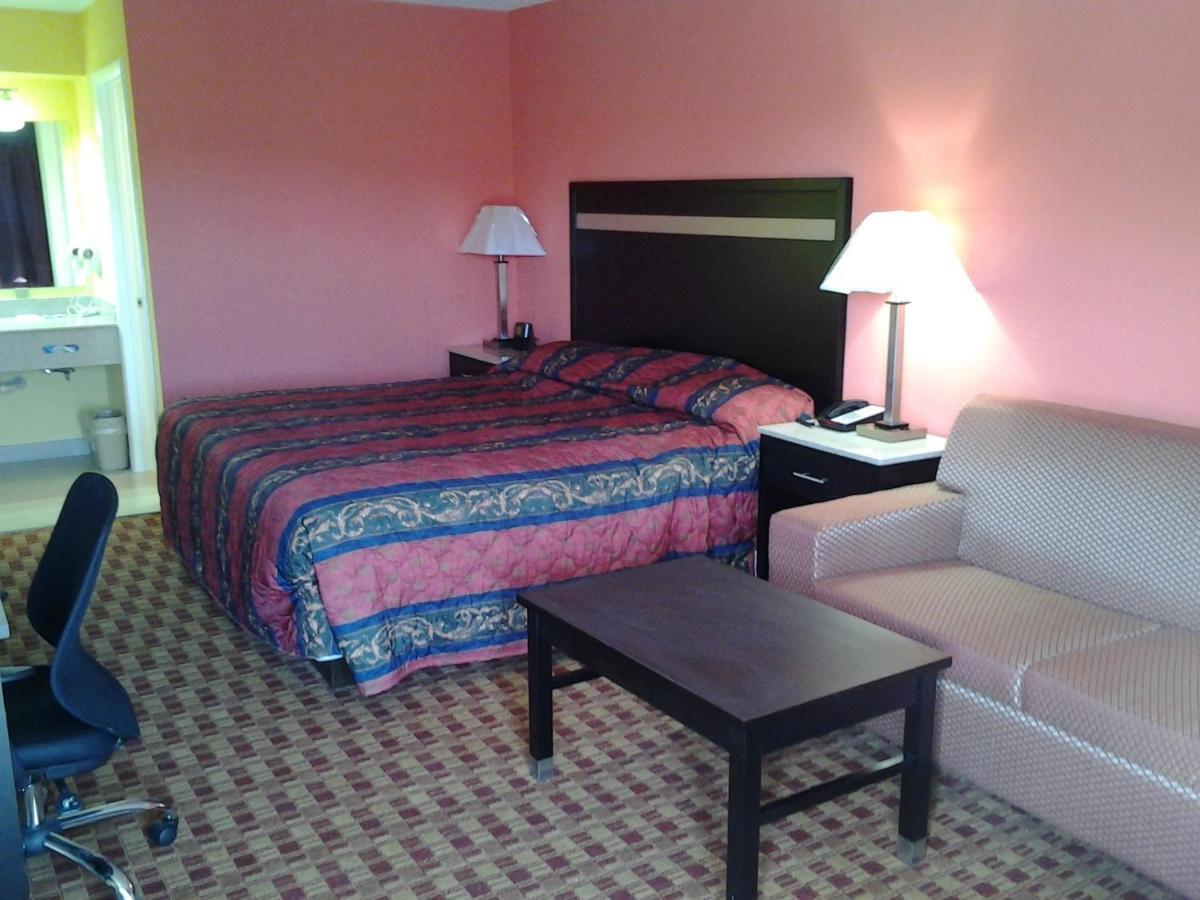 Elkton Lodge Room photo